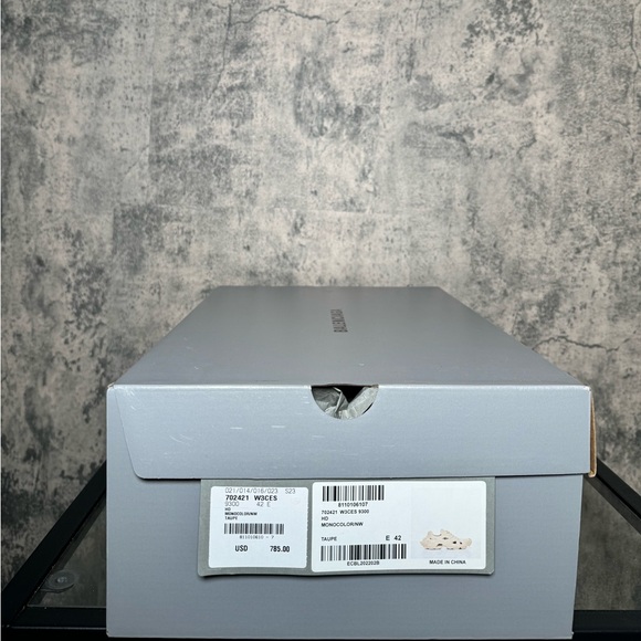 Men’s Balenciaga Clogs - Picture 2 of 4